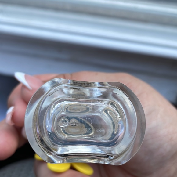 Marc Jacob’s daisy perfume - Picture 2 of 2